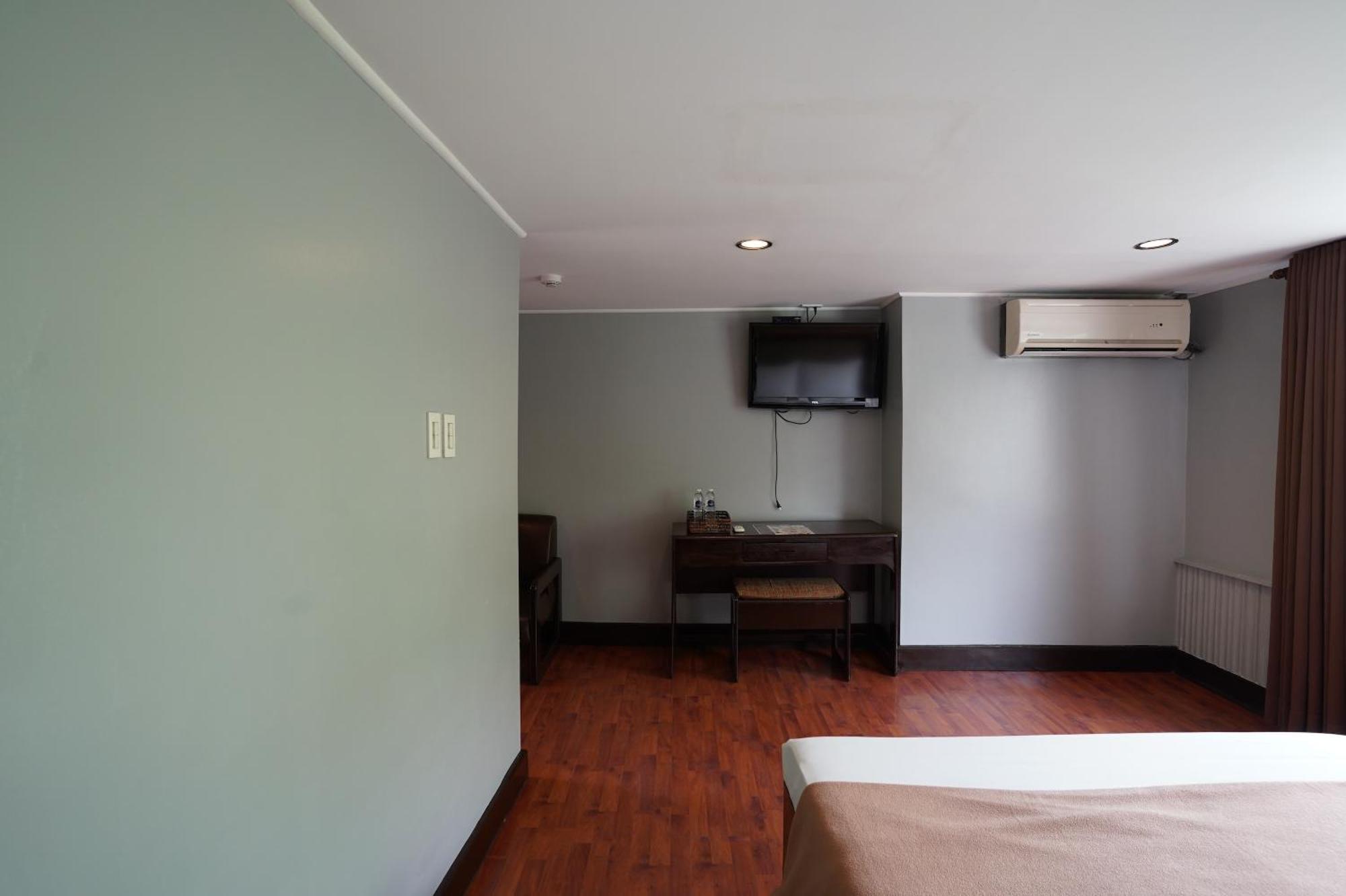 Arzo Hotel Manila Exteriér fotografie